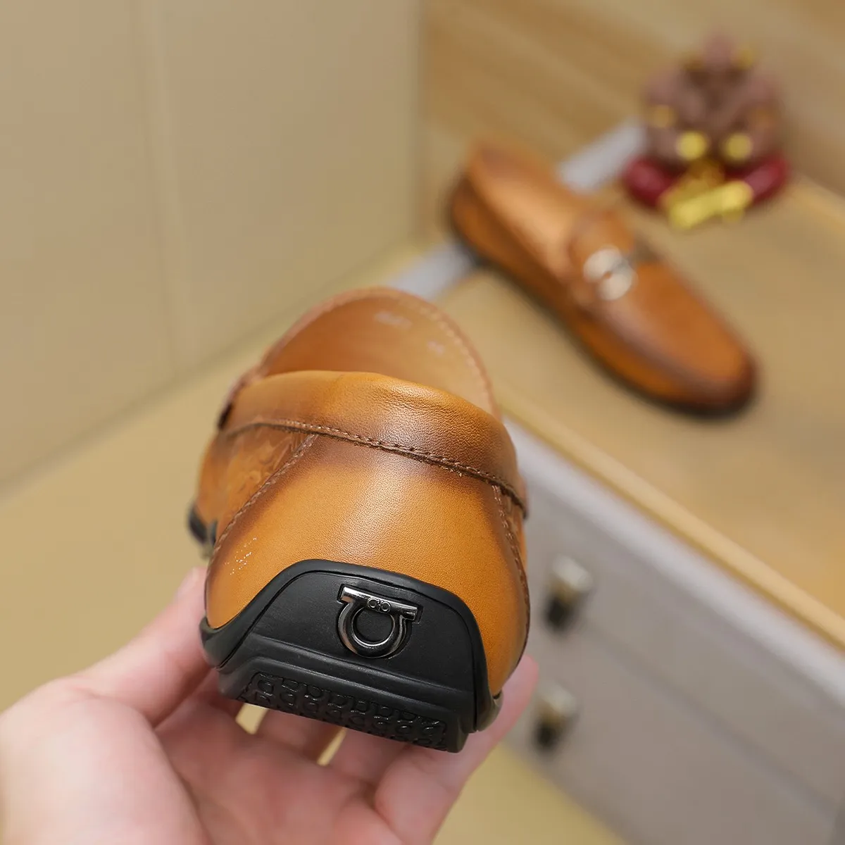 Men's shoes 💰360 🕷🕷【Ferragamo】Ferragamo Popular fashionable casual slip-on shoes🇨🇳Official website counter 1:1 production, original mold opening💯Good quality visible, imported high-end first-layer calfskin, luxurious pigskin lining🌿Very clear texture, high-quality waterproof, non-slip and wear-resistant outsole🎋High quality and low price, truly handmade🍓Color, code number 38-45